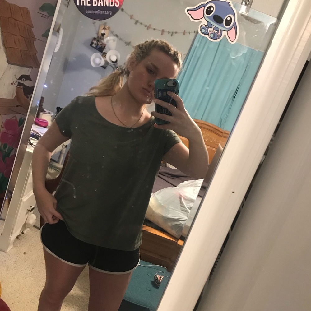 Women’s scoop neck shirt